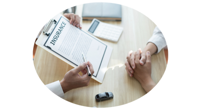 会議でサポートについて話し合う手元の写真（柔軟なフルサポート対応をイメージ）